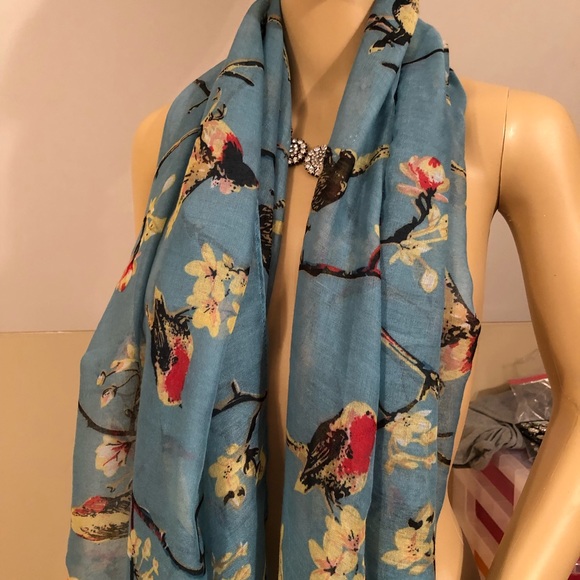 Beautiful Scarf - Picture 4 of 7